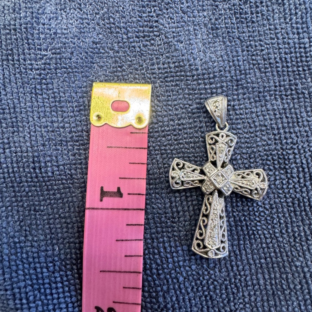 Elegant 14K White Gold Cross Pendant